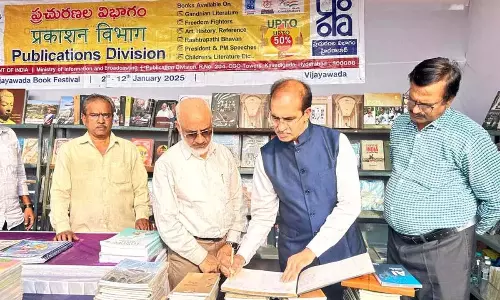 AP: प्रकाशन विभाग के स्टॉल पर दुर्लभ पुस्तकें प्रदर्शित AP: प्रकाशन विभाग के स्टॉल पर दुर्लभ पुस्तकें प्रदर्शित