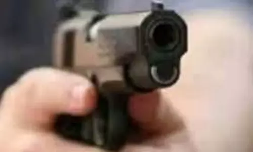 Bihar News: सड़क पर चल रहे शिक्षक को बदमाशों ने मारी गोली Bihar News: सड़क पर चल रहे शिक्षक को बदमाशों ने मारी गोली