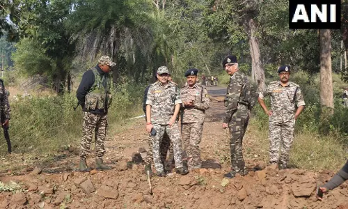 DGP जुनेजा पहुंचे बीजापुर IED ब्लास्ट वाली जगह