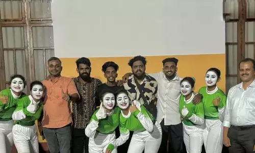 Kerala : कला के पर्दे के पीछे की कहानी जो शब्दों से ज़्यादा ज़ोरदार Kerala : कला के पर्दे के पीछे की कहानी जो शब्दों से ज़्यादा ज़ोरदार