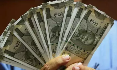 Odisha: EMI को लेकर ग्राहक ने फाइनेंस कंपनी के कर्मचारी और रिश्तेदार को कुचला, 1 की मौत Odisha: EMI को लेकर ग्राहक ने फाइनेंस कंपनी के कर्मचारी और रिश्तेदार को कुचला, 1 की मौत