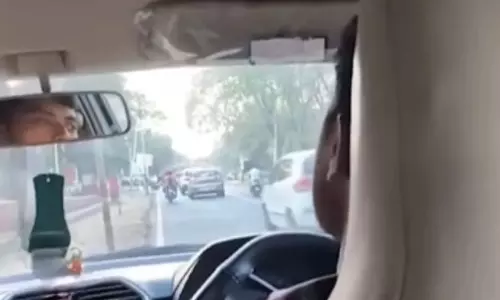 Pune: ड्राइवर ने एसी चालू करने से किया इनकार, महिला को बीच सफर में उतारा Pune: ड्राइवर ने एसी चालू करने से किया इनकार, महिला को बीच सफर में उतारा