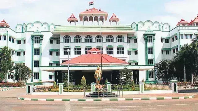Madurai में लॉ स्कूल स्थापित करने की याचिका पर जवाब मांगा गया Madurai में लॉ स्कूल स्थापित करने की याचिका पर जवाब मांगा गया