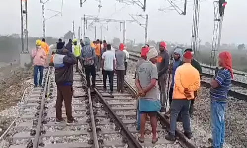 Palanadu के पास मालगाड़ी पटरी से उतरी, ट्रेनों का मार्ग परिवर्तित किया गया Palanadu के पास मालगाड़ी पटरी से उतरी, ट्रेनों का मार्ग परिवर्तित किया गया