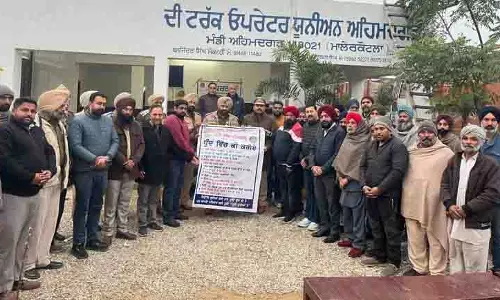 Punjab: कोहरे के बीच सड़क सुरक्षा को बढ़ावा देने के लिए अधिकारियों ने अभियान शुरू