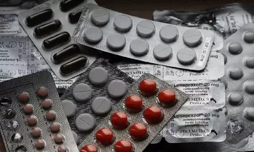 निखमा हेल्थ केयर पर टीएसडीसीए के ड्रग इंस्पेक्टरों ने छापा मारा निखमा हेल्थ केयर पर टीएसडीसीए के ड्रग इंस्पेक्टरों ने छापा मारा