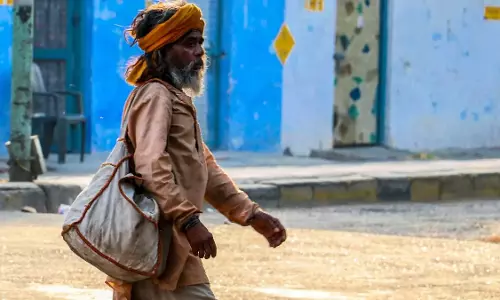 UP News: 36 वर्षीय महिला पति और छह बच्चों को छोड़कर भिखारी के साथ भागी