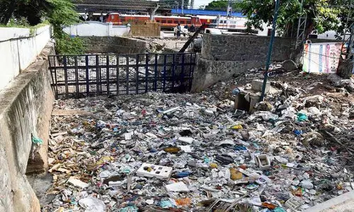 Kerala : अमायिझांजन नहर में कचरा फेंकने से रोकने के लिए Kerala : अमायिझांजन नहर में कचरा फेंकने से रोकने के लिए