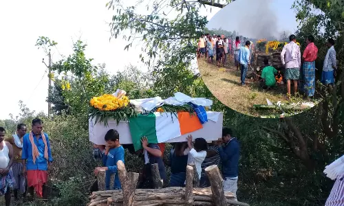 शहीद ड्राइवर तुलेश्वर राणा का किया गया अंतिम संस्कार शहीद ड्राइवर तुलेश्वर राणा का किया गया अंतिम संस्कार