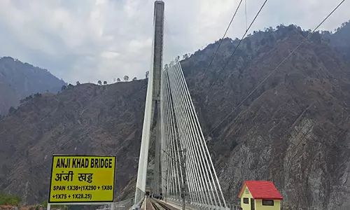 Indian Railways के नए युग की शुरुआत के लिए पहला केबल-स्टेड अंजी रेल पुल तैयार Indian Railways के नए युग की शुरुआत के लिए पहला केबल-स्टेड अंजी रेल पुल तैयार
