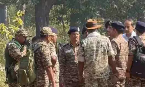 बीजापुर IED ब्लास्ट स्थल में CRPF DG