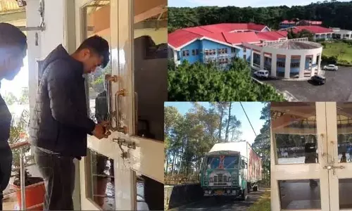 Meghalaya : एनईएचयू छात्रों ने रजिस्ट्रार को विश्वविद्यालय परिसर से बाहर खदेड़ा