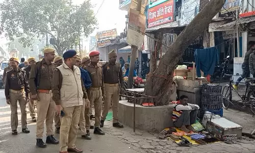 Sant Kabir Nagar: यातायात पुलिस ने लोगो को जागरुक कर हटवाया अतिक्रमण Sant Kabir Nagar: यातायात पुलिस ने लोगो को जागरुक कर हटवाया अतिक्रमण