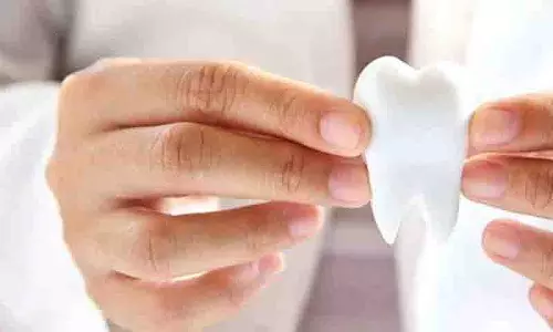 दंत चिकित्सक Cosmetic दंत चिकित्सक और बाल प्रत्यारोपण विशेषज्ञ बन जाते