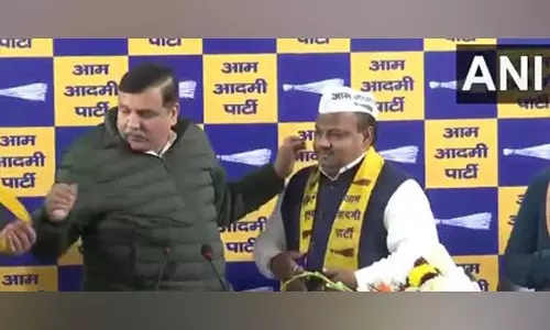 पूर्व बसपा नेता मदन मोहन और उनकी पत्नी AAP में शामिल