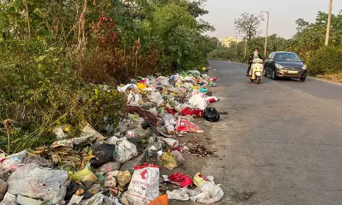 Guwahati : बारोवरी-खरघुली रोड पर कूड़े के ढेर से परेशानी