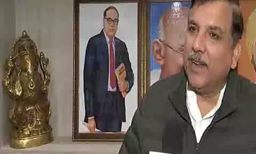 जिला निर्वाचन अधिकारी VIP नहीं, सरकार के प्रति जवाबदेह हैं: संजय सिंह