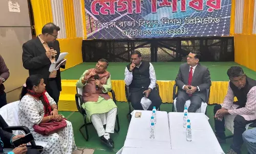 Tripura के मंत्री ने लोगों से सौर पैनलों के साथ बिजली उत्पादक बनने का आग्रह किया Tripura के मंत्री ने लोगों से सौर पैनलों के साथ बिजली उत्पादक बनने का आग्रह किया