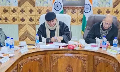 मंत्री ने Kupwara में बर्फ हटाने के अभियान की प्रगति की समीक्षा की
