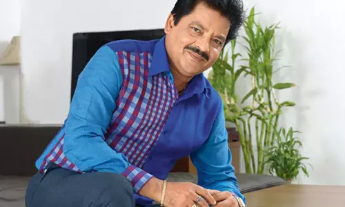 उदित नारायण की बिल्डिंग में भीषण आग लग गई उदित नारायण की बिल्डिंग में भीषण आग लग गई