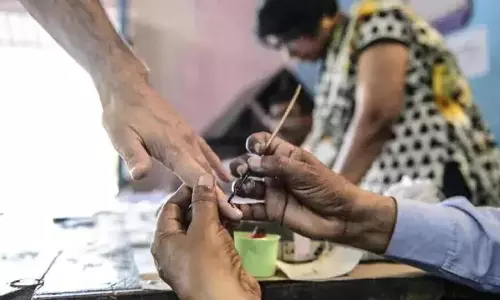 Odisha में मतदाता सूची में 2,10,904 नए मतदाता जोड़े गए Odisha में मतदाता सूची में 2,10,904 नए मतदाता जोड़े गए