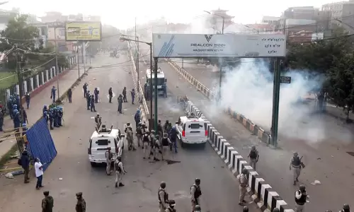 Manipur : इम्फाल-सिलचर राजमार्ग की खराब सड़क स्थिति को लेकर धरना प्रदर्शन