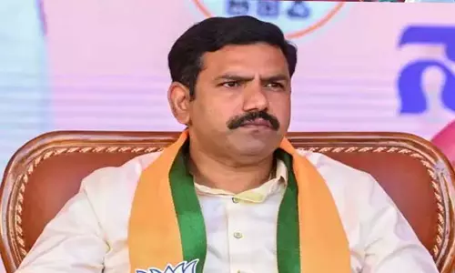 Karnataka में भाजपा नेतृत्व को लेकर अटकलें तेज Karnataka में भाजपा नेतृत्व को लेकर अटकलें तेज