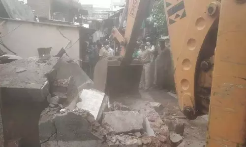 अतिक्रमण विभाग के कर्मचारियों की पिटाई: महिला समेत चार के खिलाफ अपराध