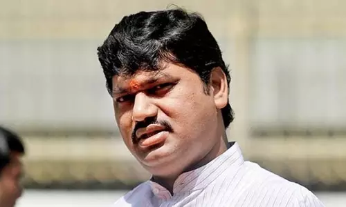 Maharashtra के मंत्री धनंजय मुंडे ने इस्तीफा देने से इनकार किया Maharashtra के मंत्री धनंजय मुंडे ने इस्तीफा देने से इनकार किया