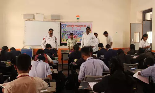 यातायात जागरूकता अभियान: स्कूलों, ऑटो वाहनों और चौक चौराहों पर पहुंचा संदेश यातायात जागरूकता अभियान: स्कूलों, ऑटो वाहनों और चौक चौराहों पर पहुंचा संदेश