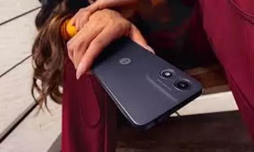 Motorola ने पेश किया दमदार स्मार्टफोन, कम कीमत में मिलेंगे प्रीमियम फीचर्स