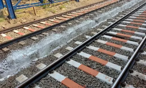 अटगांव-पानशेत रेलवे स्टेशन: पटरी पर लोहे की छड़ रखकर तोड़फोड़ का प्रयास अटगांव-पानशेत रेलवे स्टेशन: पटरी पर लोहे की छड़ रखकर तोड़फोड़ का प्रयास
