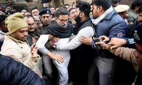 आमरण अनशन पर बैठे Prashant Kishor ने अस्पताल में मांगा निजी कमरा, मिला आइसोलेशन वार्ड