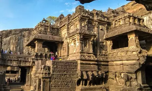Ellora गुफाओं सहित एएसआई स्मारकों पर पर्यटकों की संख्या नगण्य