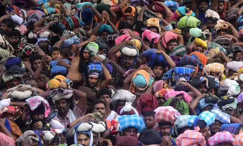 मकरविलक्कु उत्सव : स्पॉट बुकिंग 5,000 तीर्थयात्रियों तक सीमित, 3 दिनों के लिए वर्चुअल मकरविलक्कु उत्सव : स्पॉट बुकिंग 5,000 तीर्थयात्रियों तक सीमित, 3 दिनों के लिए वर्चुअल