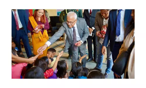 Manipur : राज्यपाल भल्ला ने जातीय तनाव से प्रभावित जिलों में विस्थापित लोगों से मुलाकात की Manipur : राज्यपाल भल्ला ने जातीय तनाव से प्रभावित जिलों में विस्थापित लोगों से मुलाकात की