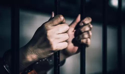 Assam : मानव तस्करी रैकेट का भंडाफोड़, 9 सदस्य गिरफ्तार, पुलिस ने 2 बच्चों को बचाया Assam : मानव तस्करी रैकेट का भंडाफोड़, 9 सदस्य गिरफ्तार, पुलिस ने 2 बच्चों को बचाया