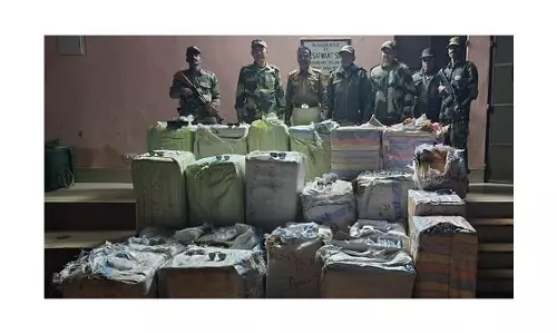 Tripura : सीमा सुरक्षा बल ने 45.8 लाख की तस्करी को किया नाकाम, हजारों नकली धूप के चश्मे जब्त Tripura : सीमा सुरक्षा बल ने 45.8 लाख की तस्करी को किया नाकाम, हजारों नकली धूप के चश्मे जब्त