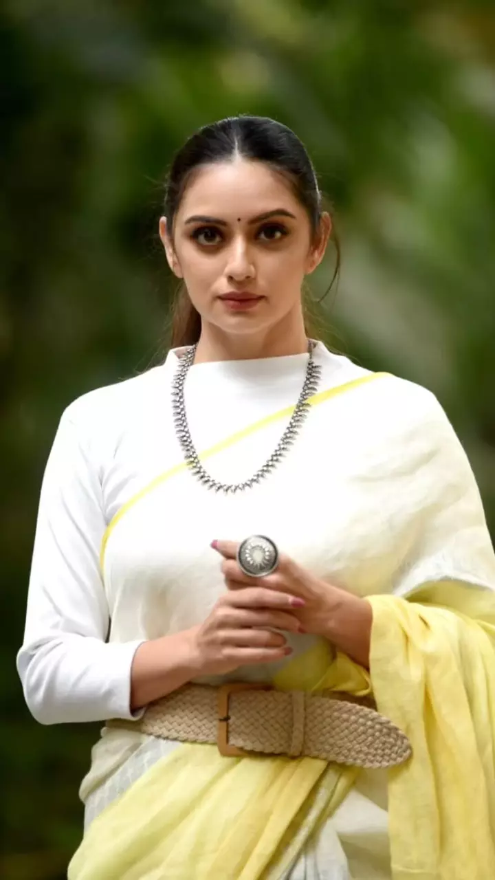 श्रुति पी मराठे की शालीनता और संतुलन की एक खूबसूरत झलक