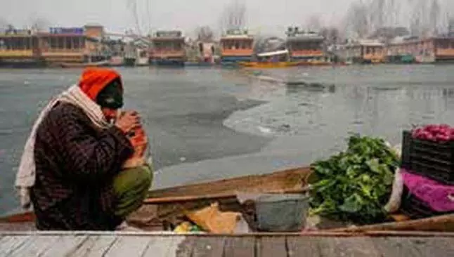 Srinagar में धूप सर्दी से राहत