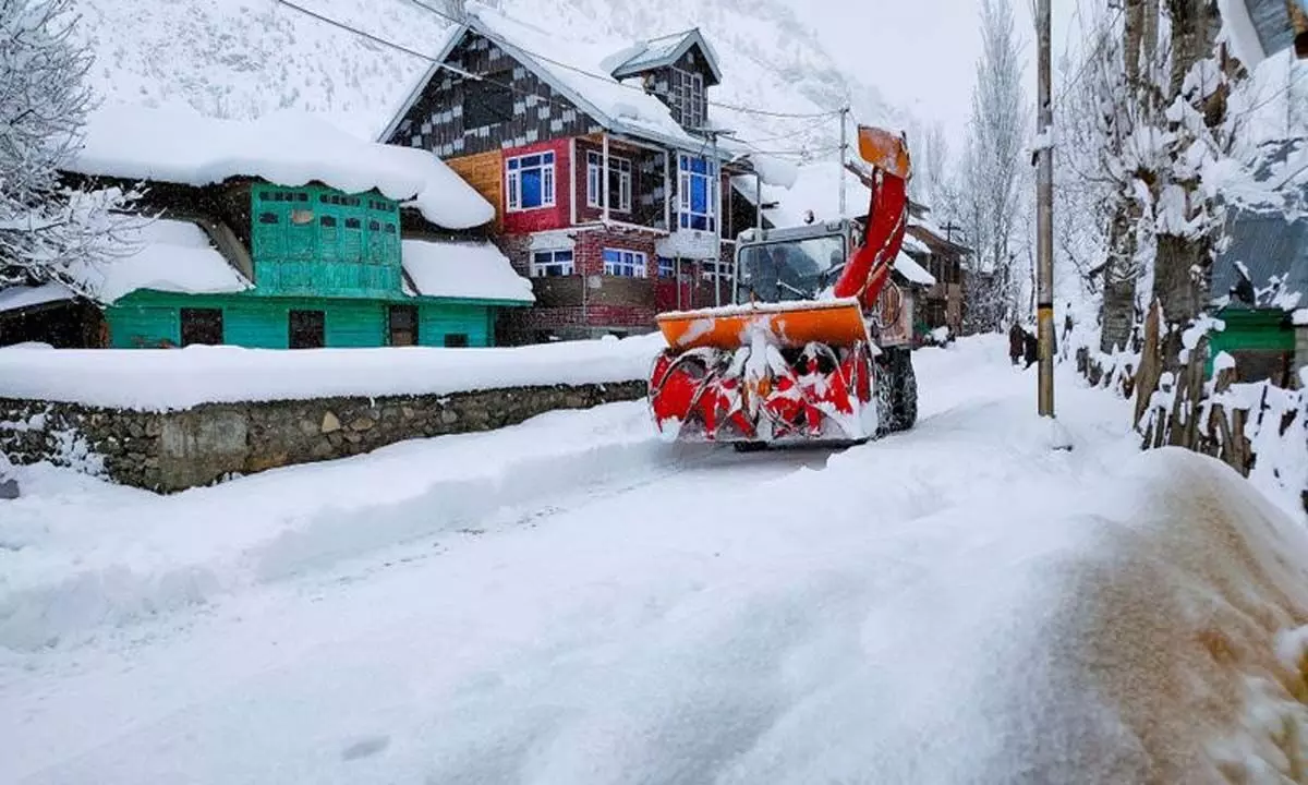 J&K: बर्फ से घिरे इलाकों में बहाली का काम जारी