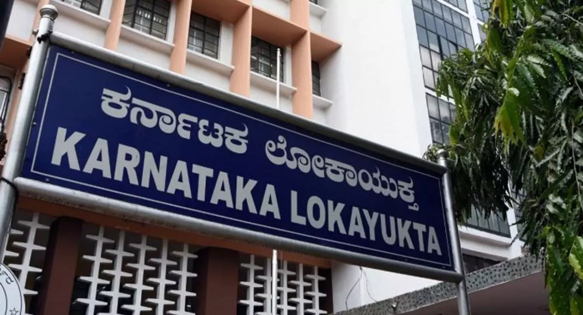 Karnataka: लोकायुक्त ने 8 जिलों में 8 सरकारी अधिकारियों पर छापे मारे