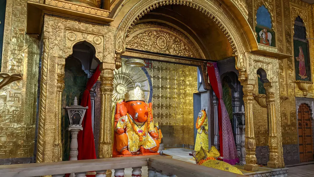 Ganesh Temple: गणेशजी के इस मंदिर की दीवार पर हिंदू लगा रहे चांदी और मुस्लिम लगा रहे सोना