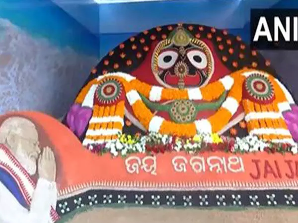 रेत कलाकार सुदर्शन पटनायक की कलाकृतियां Bhubaneswar में प्रवासी भारतीय दिवस के आयोजन स्थल को सजा रही