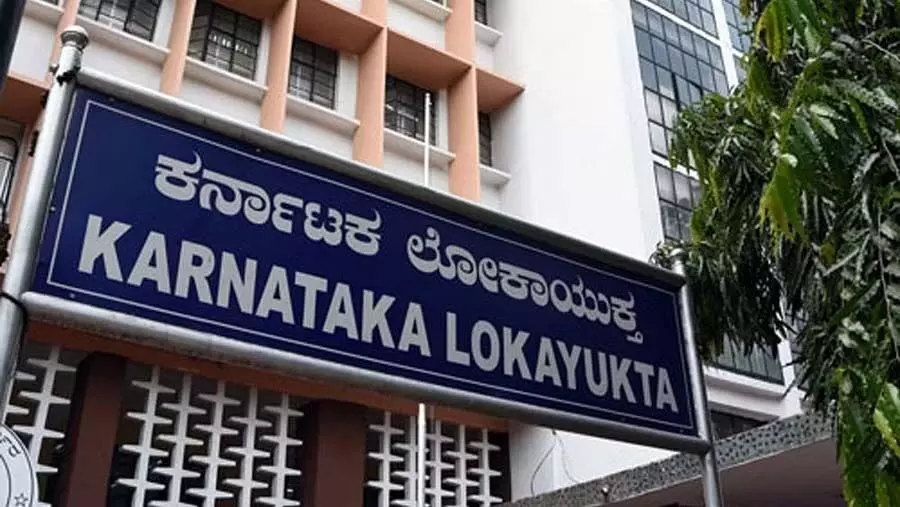 Karnataka लोकायुक्त ने 8 जिलों में 8 सरकारी अधिकारियों पर छापेमारी की