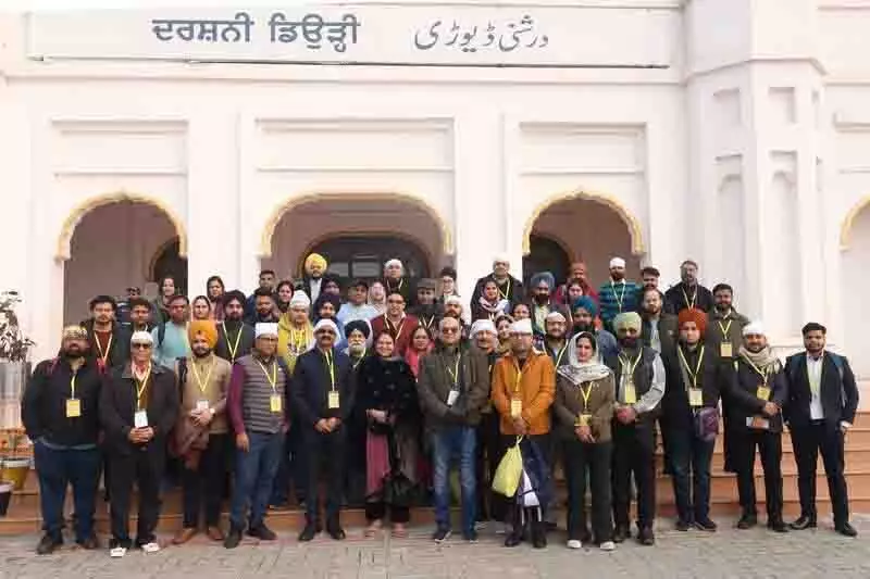 गुरुपर्व पर Kartarpur Sahib में विश्वविद्यालय के कर्मचारियों ने श्रद्धांजलि अर्पित की