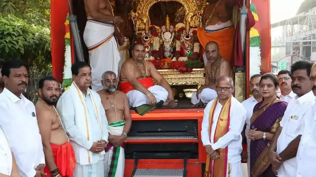 Tirumala श्रीवारी कल्याणरथम प्रयागराज कुंभ मेले के लिए प्रस्थान