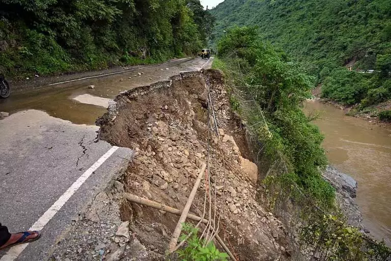 Manipur : इंफाल-सिलचर राजमार्ग की खराब स्थिति को लेकर धरना-प्रदर्शन