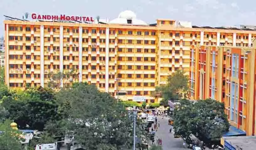 Gandhi Hospital के कर्मचारियों की उदासीनता ने ली महिला की जान