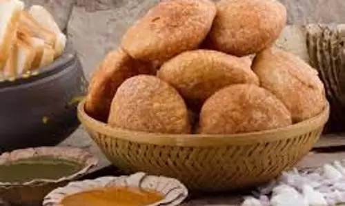 Pyaz Kachori Recipe: घर पर बनाएं बाजार वाली स्पेशल प्याज कचौरी